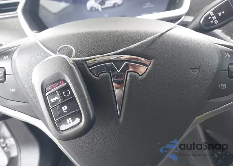 2013 Tesla Model S Performance z USA, uszkodzony, nr VIN 5YJSA1CP2DFP21125